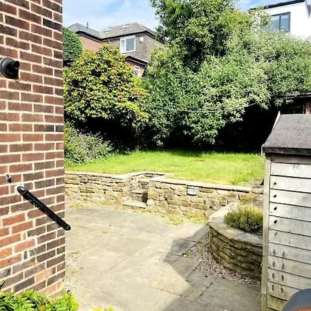 Prestwich Garden Retreat: Manchester-Close 3BR with Parking & Netflix Exterior photo