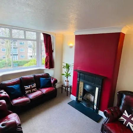 Prestwich Garden Retreat: Manchester-Close 3BR with Parking & Netflix Exterior photo
