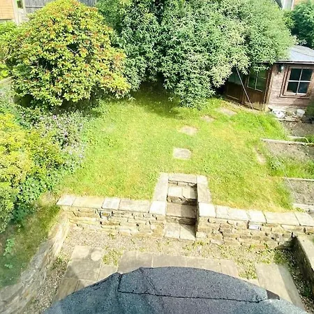 Prestwich Garden Retreat: Manchester-Close 3BR with Parking & Netflix Exterior photo