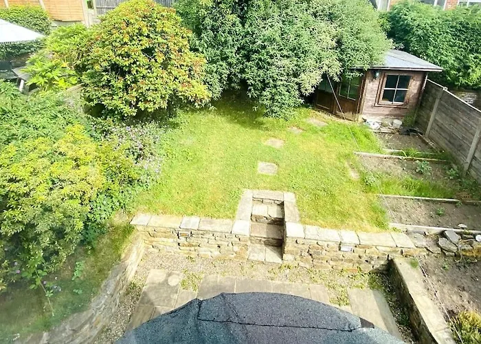 3 Bedroom Property In Prestwich 15 Mins From Manchester City Centre Garden Free Parking Superfast Wifi Netflix